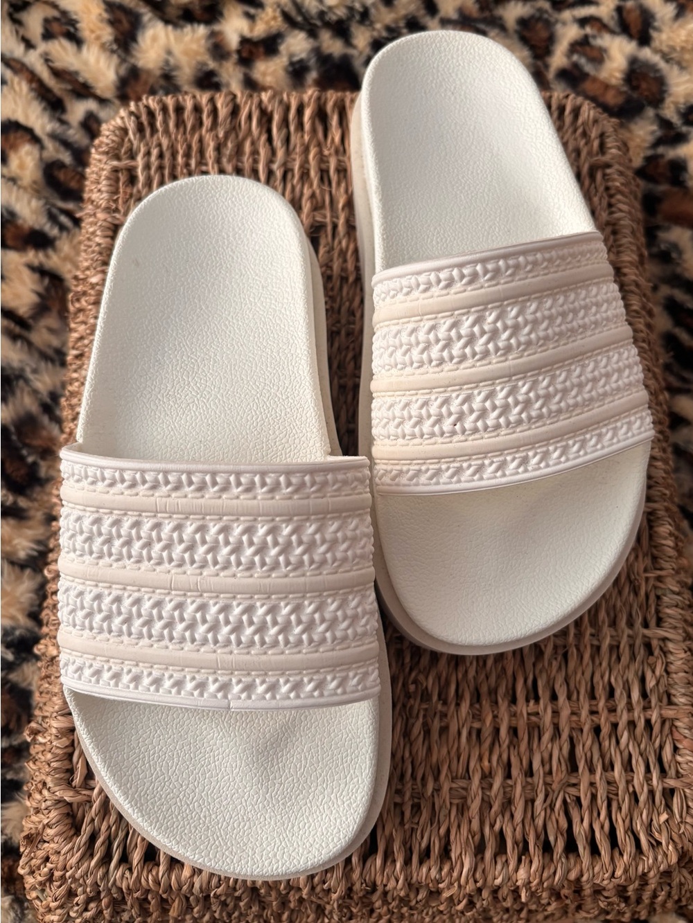 adidas Adilette Bonega Women's Cream Textured Slide Sandals Sz7